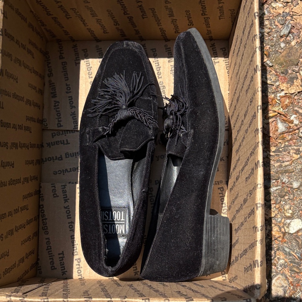 Mootsies Tootsies Women’s Classic Black Velvet Loafers